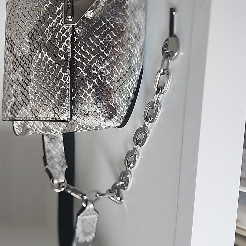 Michael Kors Belt Bag Fanny Pack Snake Skin Metallic Reptile with Chain Charm - Picture 11 of 12